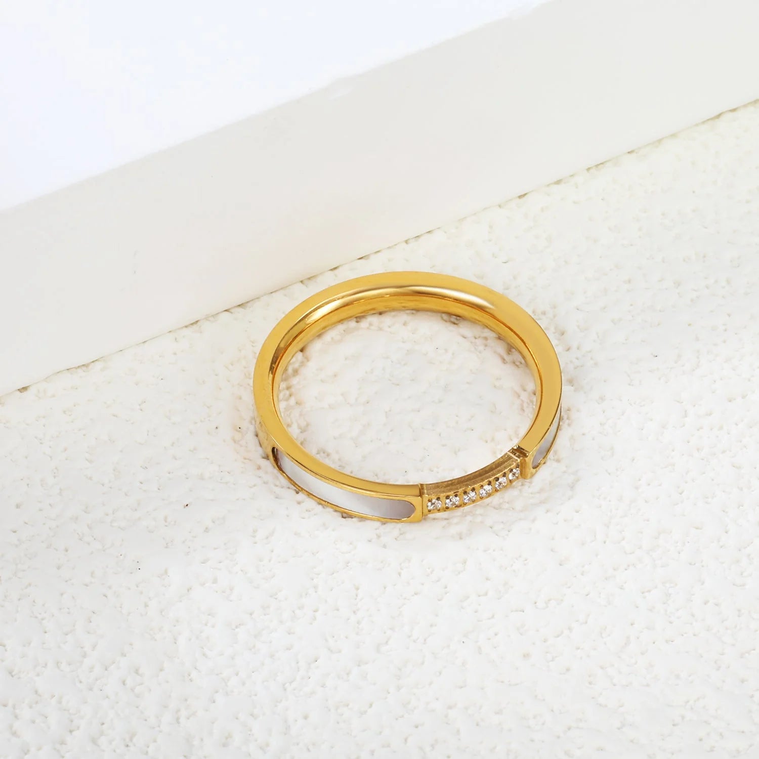 Anello solitario in zirconia bianca + CNC color oro