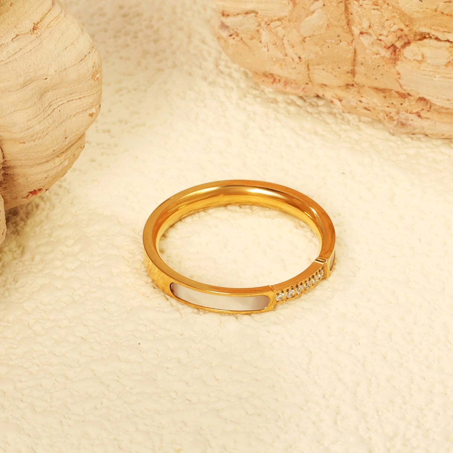 Anello solitario in zirconia bianca + CNC color oro
