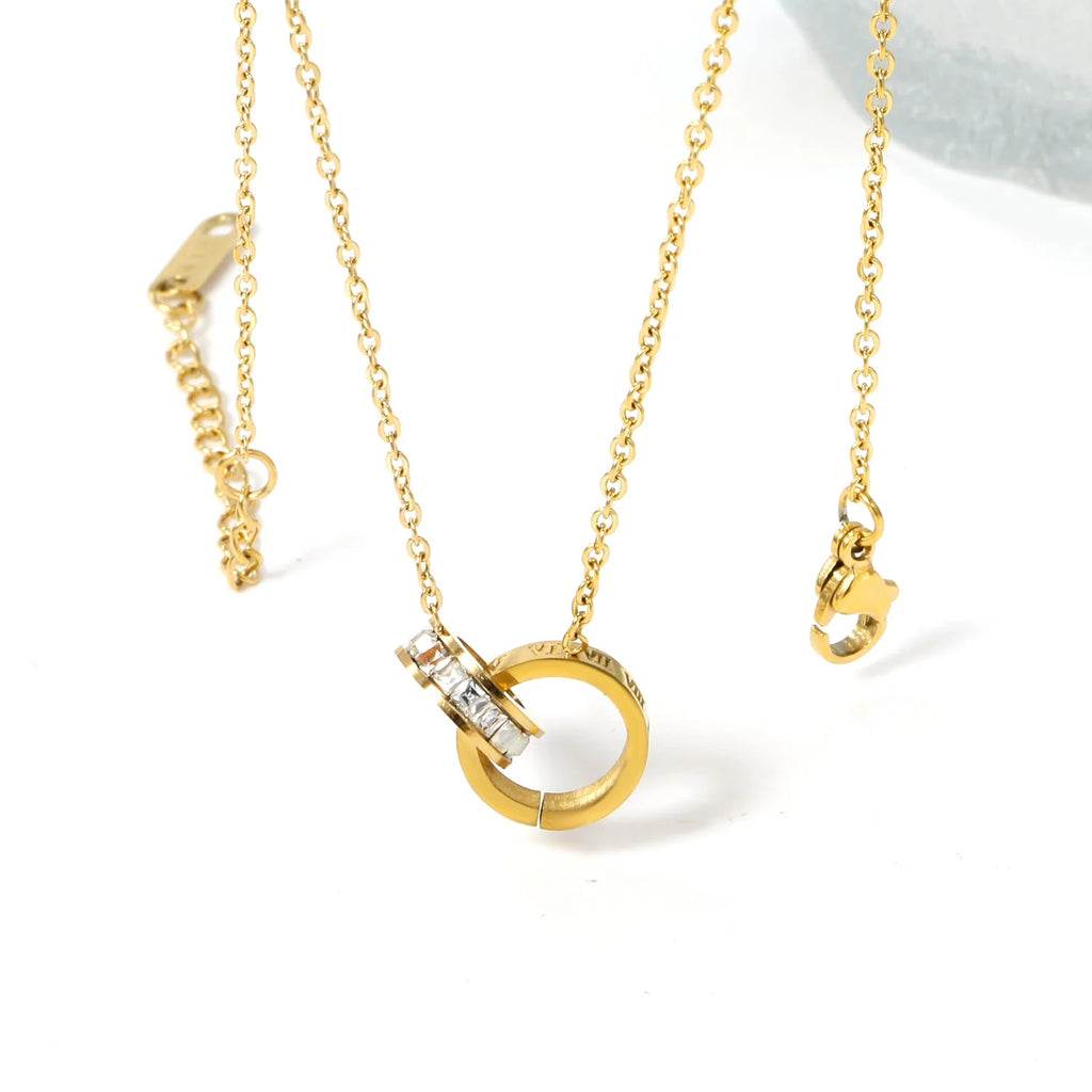 Collana con ciondolo a doppio cerchio con diamanti e numeri romani, 44+5 cm, colore oro.