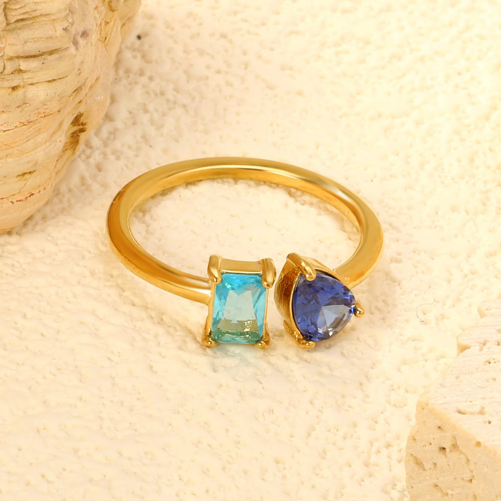 Anello doppio placcato oro 18 carati con pietre preziose multicolore.