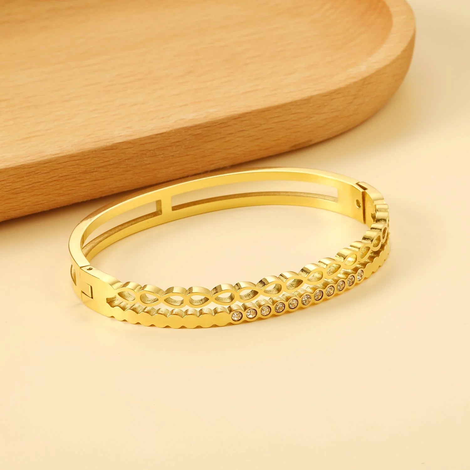 Bracciale a doppio filo color oro con diamanti