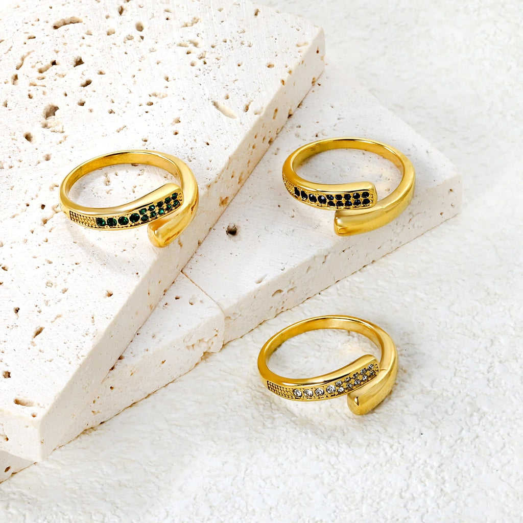 Anello aperto in oro da 9,1 mm con doppia fila irregolare di diamanti bianchi/viola/blu/smeraldi.