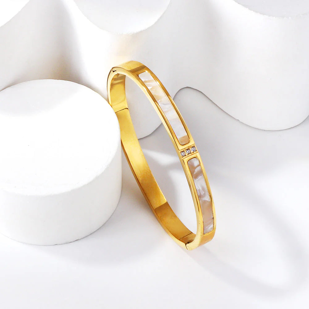 Bracciale con diamanti e due incastonature a conchiglia