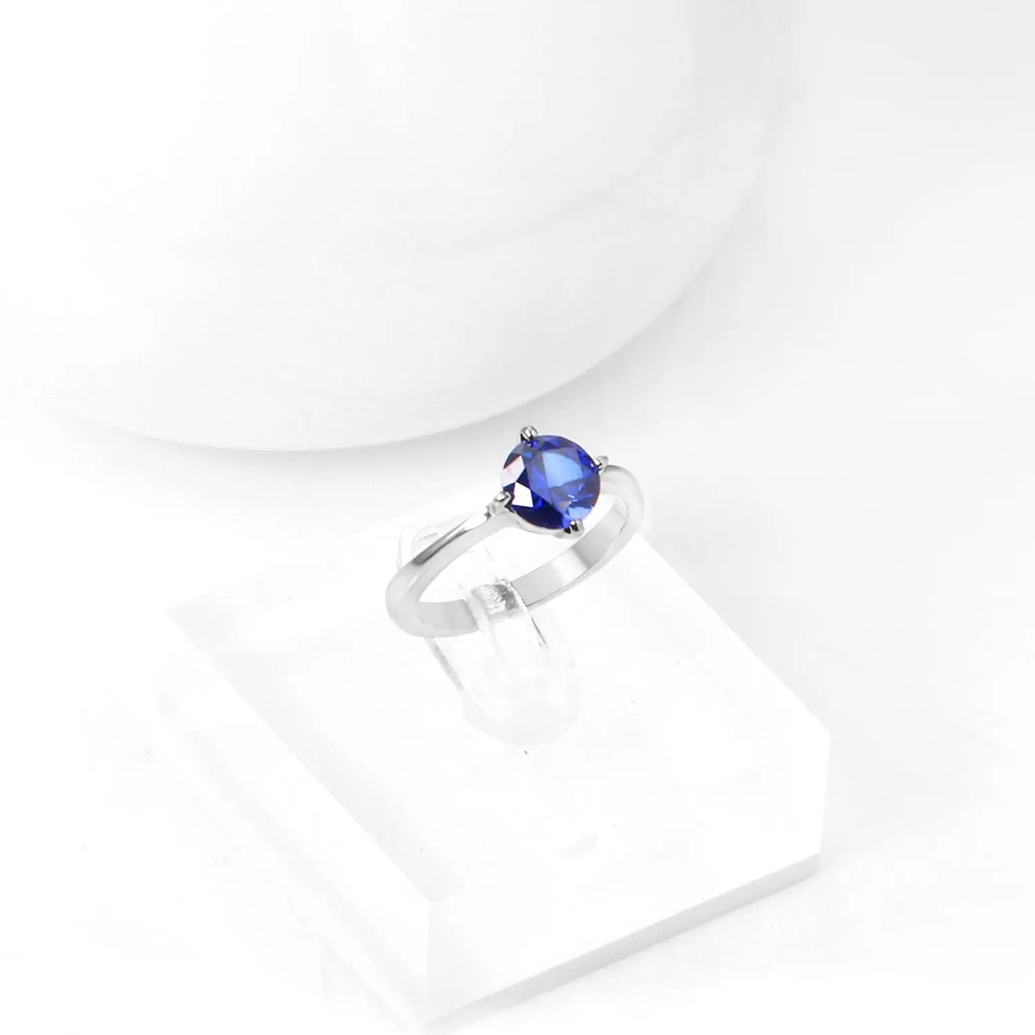 Elegante anello di fidanzamento con piccolo cerchio e zirconi cubici blu in acciaio inossidabile per donna, gioiello da matrimonio color argento